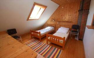 Фермерские дома Kunstimäe Tourism Farm Risttee Двухместный номер с 2 отдельными кроватями и общей ванной комнатой-4